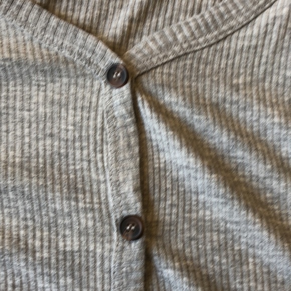 NWT high end grey rib short sleeve plus size tunic - Picture 6 of 7